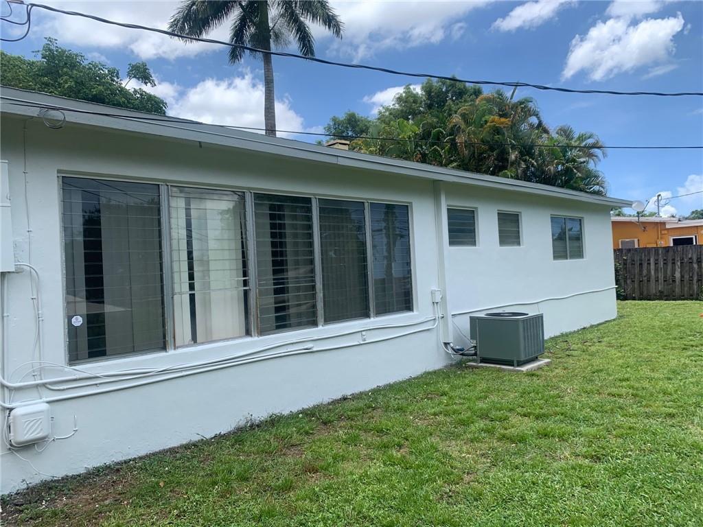Listing photo 4 for 6900 NW 14th Court, Plantation, FL, 33313