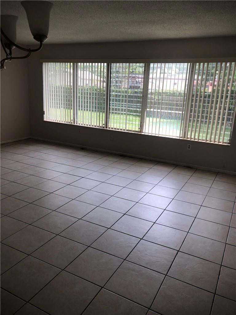 Listing photo 5 for 6900 NW 14th Court, Plantation, FL, 33313