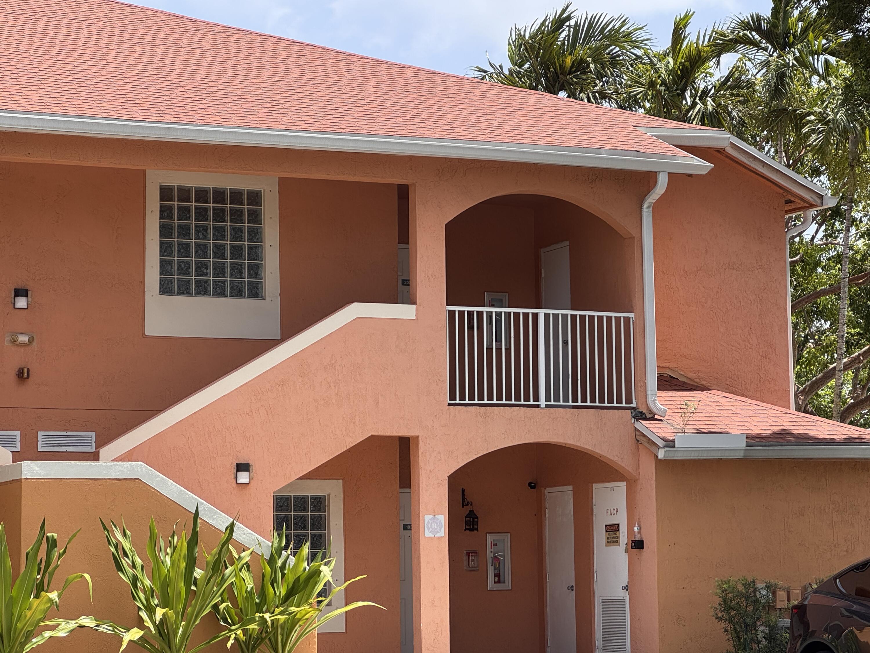Listing photo 4 for 6936 SW 39th Street Unit#D203, Davie, FL, 33314