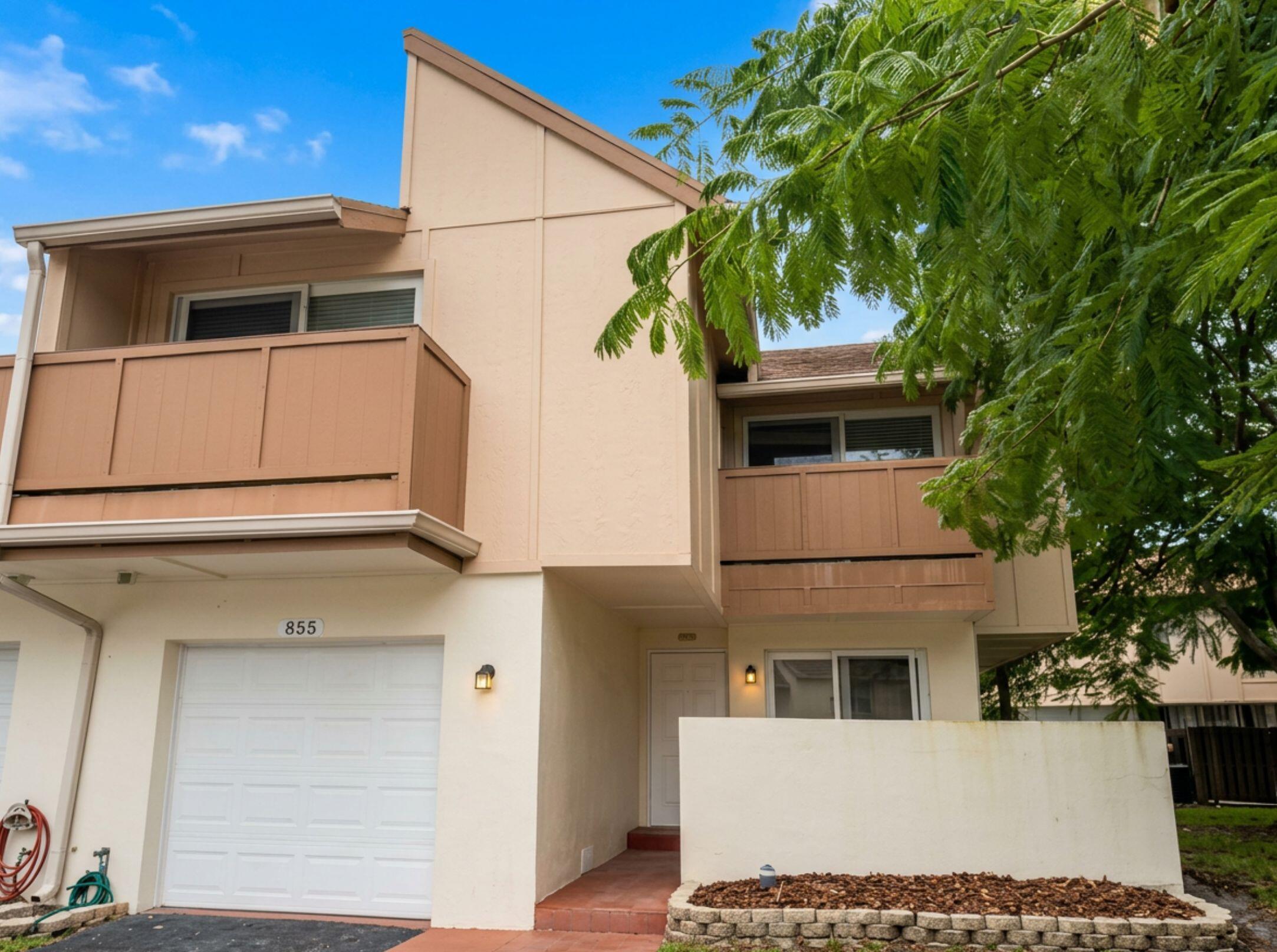 Listing photo 2 for 855 NW 80th Way Unit#6, Plantation, FL, 33324