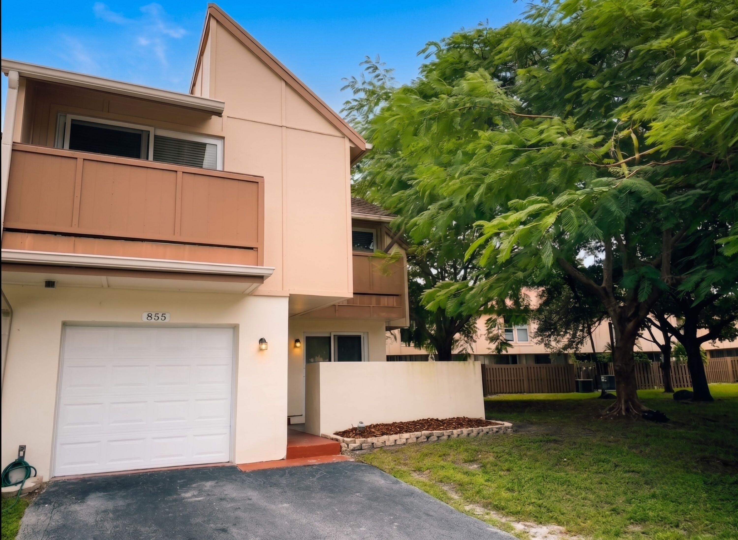 Listing photo 3 for 855 NW 80th Way Unit#6, Plantation, FL, 33324