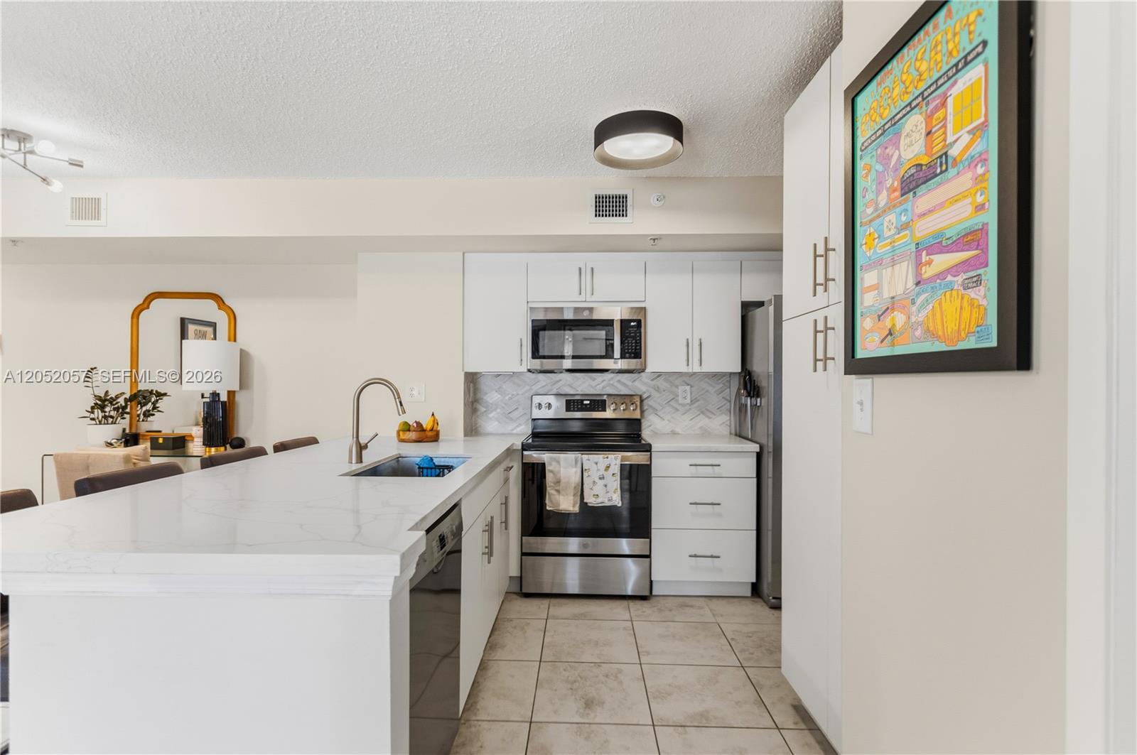 Listing photo 3 for 2640 S University Dr Unit#111, Davie, FL, 33328