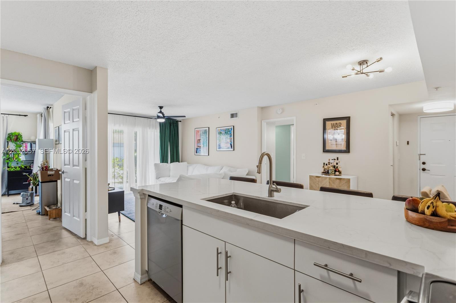Listing photo 4 for 2640 S University Dr Unit#111, Davie, FL, 33328