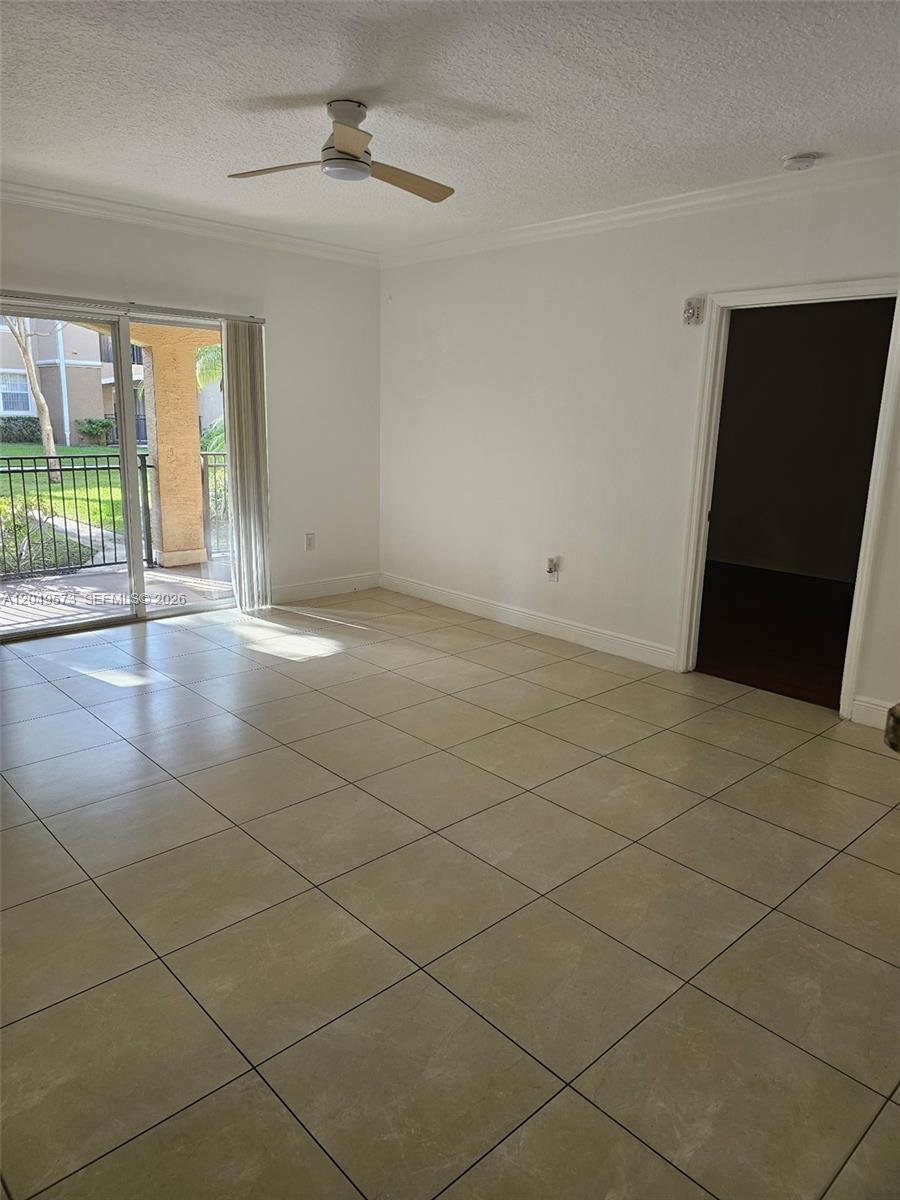Listing photo 1 for 215 SW 117th Ter Unit#14104, Pembroke Pines, FL, 33025