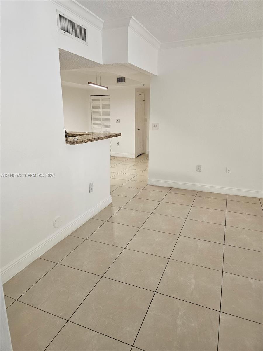 Listing photo 2 for 215 SW 117th Ter Unit#14104, Pembroke Pines, FL, 33025