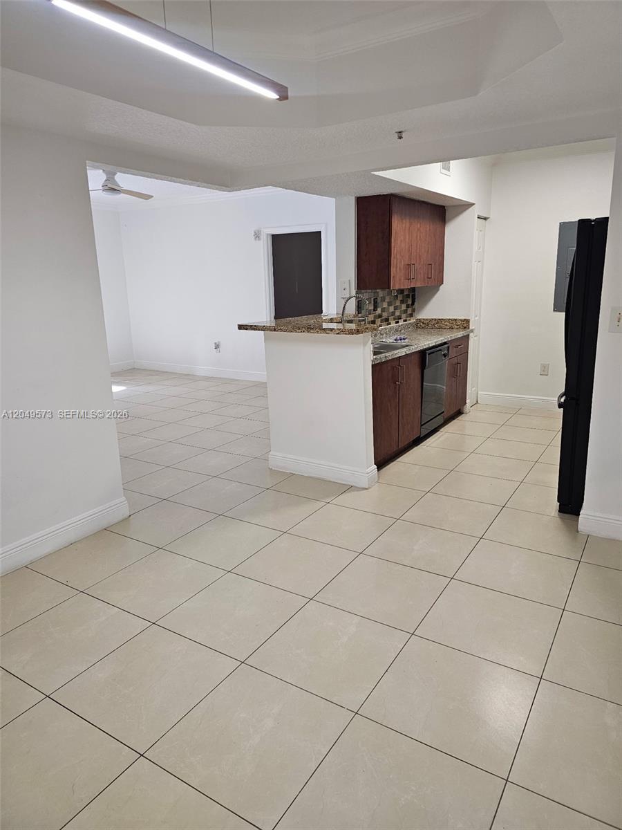Listing photo 5 for 215 SW 117th Ter Unit#14104, Pembroke Pines, FL, 33025