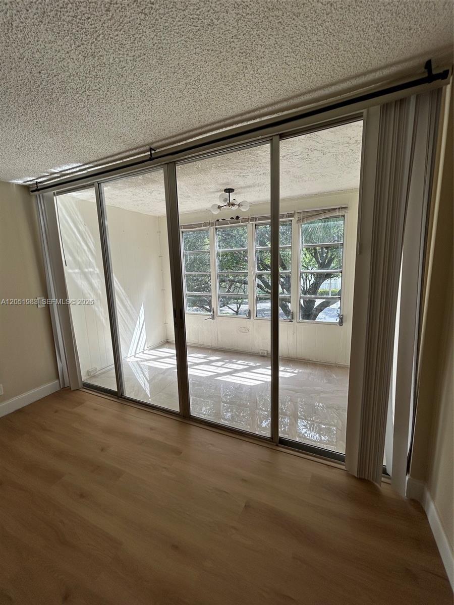 Listing photo 5 for 9461 Evergreen Pl Unit#303, Davie, FL, 33324