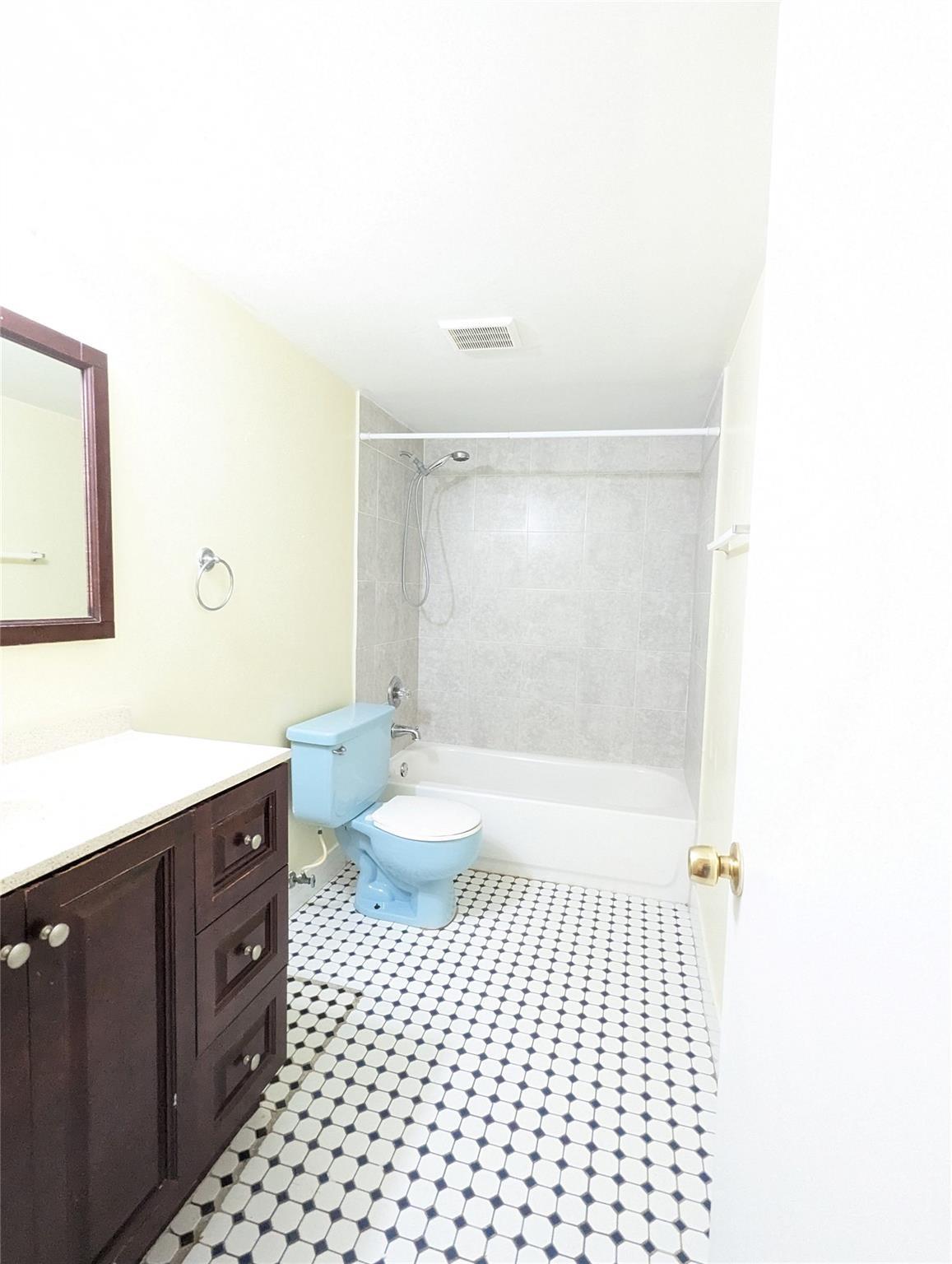 Listing photo 1 for 6606 SW 41st Street Unit#6606, Davie, FL, 33314