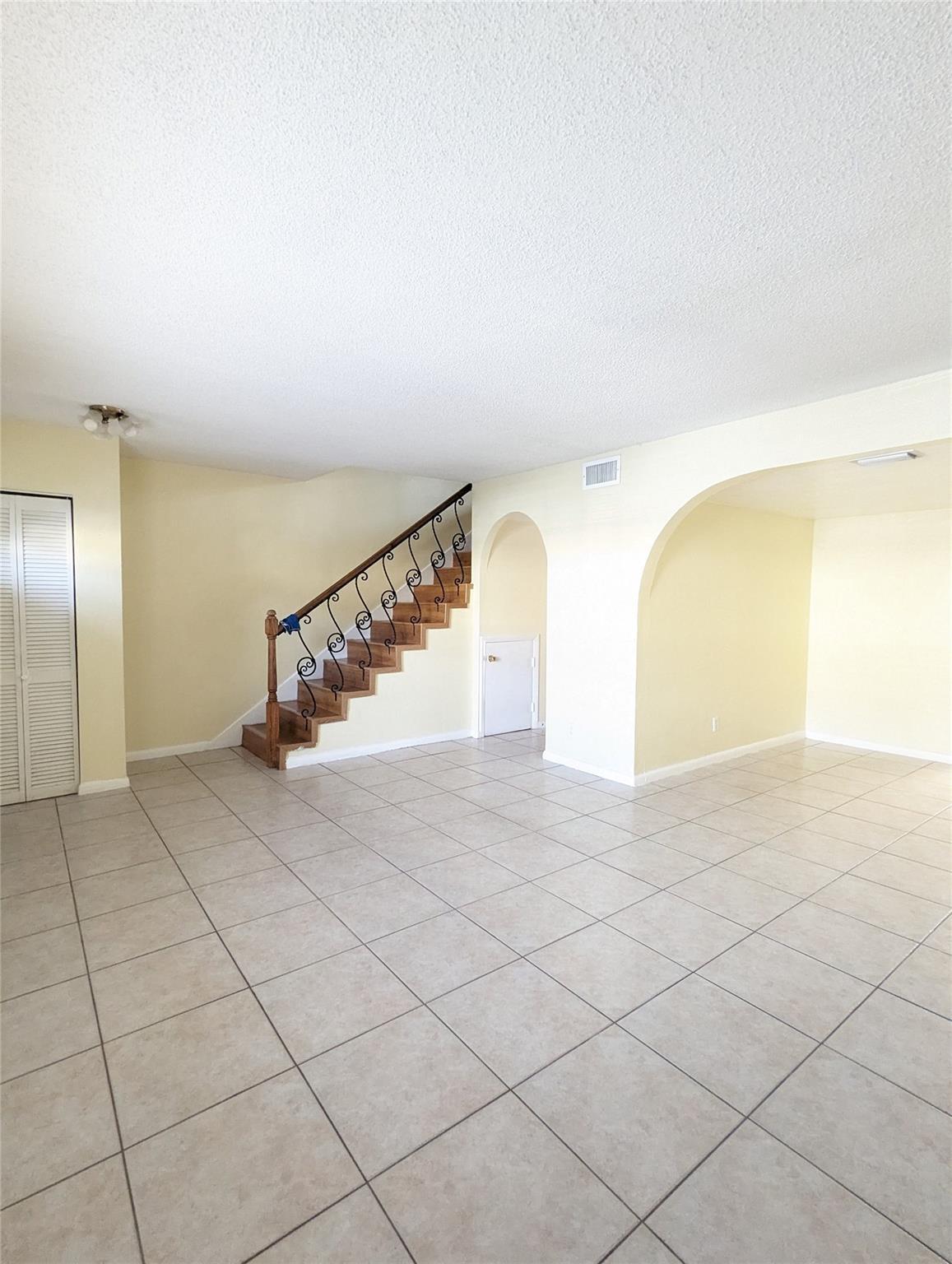 Listing photo 2 for 6606 SW 41st Street Unit#6606, Davie, FL, 33314