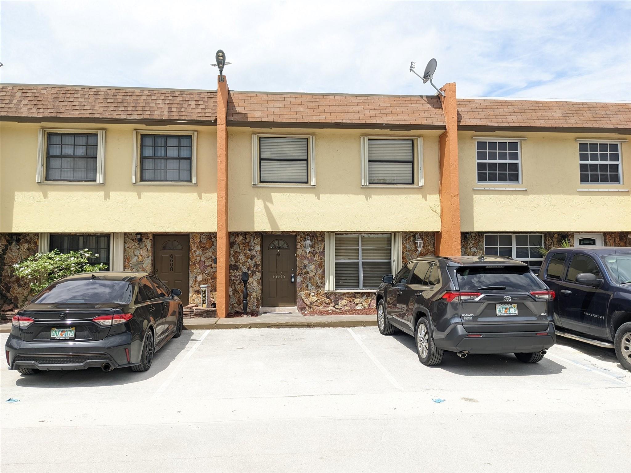 Listing photo 3 for 6606 SW 41st Street Unit#6606, Davie, FL, 33314