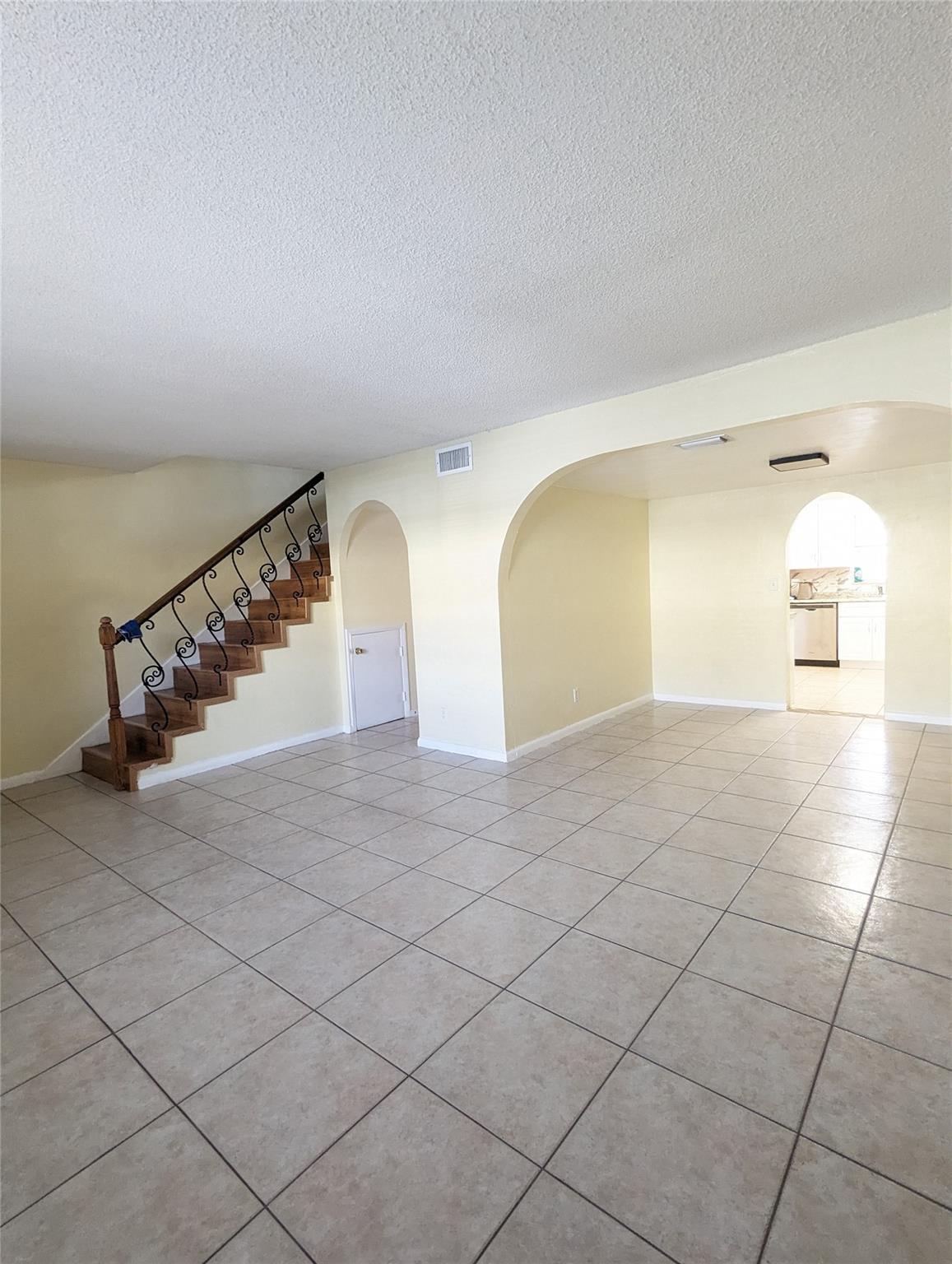 Listing photo 6 for 6606 SW 41st Street Unit#6606, Davie, FL, 33314