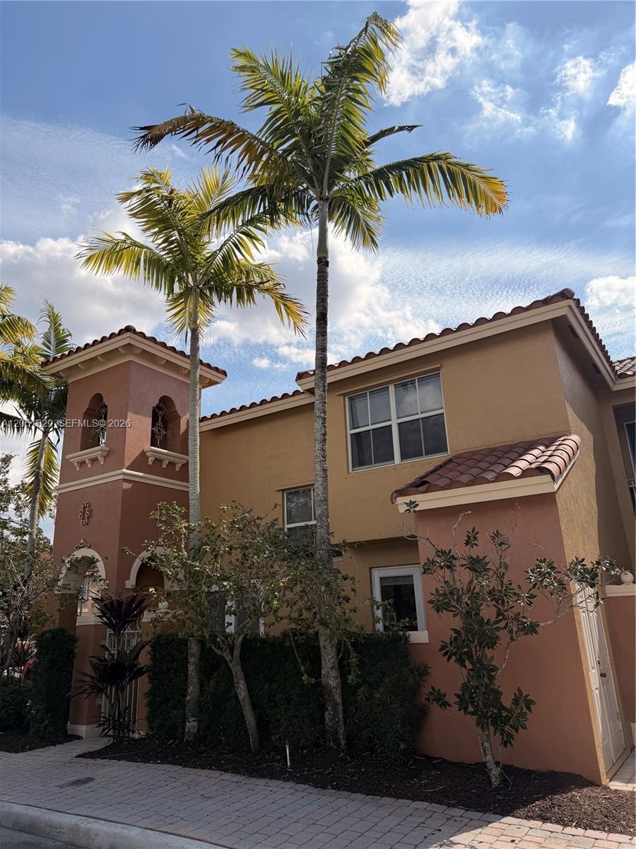 Listing photo 3 for 906 SW 143rd ave Unit#2005, Pembroke Pines, FL, 33027