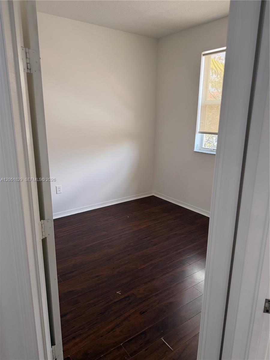 Listing photo 4 for 906 SW 143rd ave Unit#2005, Pembroke Pines, FL, 33027
