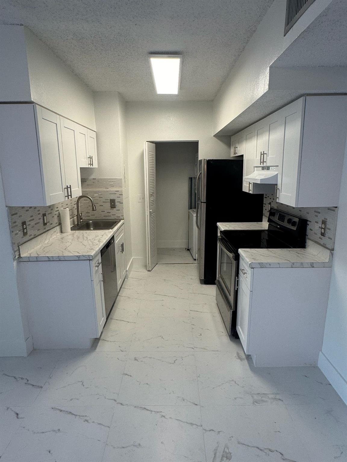Listing photo 5 for 3221 Sabal Palm Manor Unit#105, Davie, FL, 33024