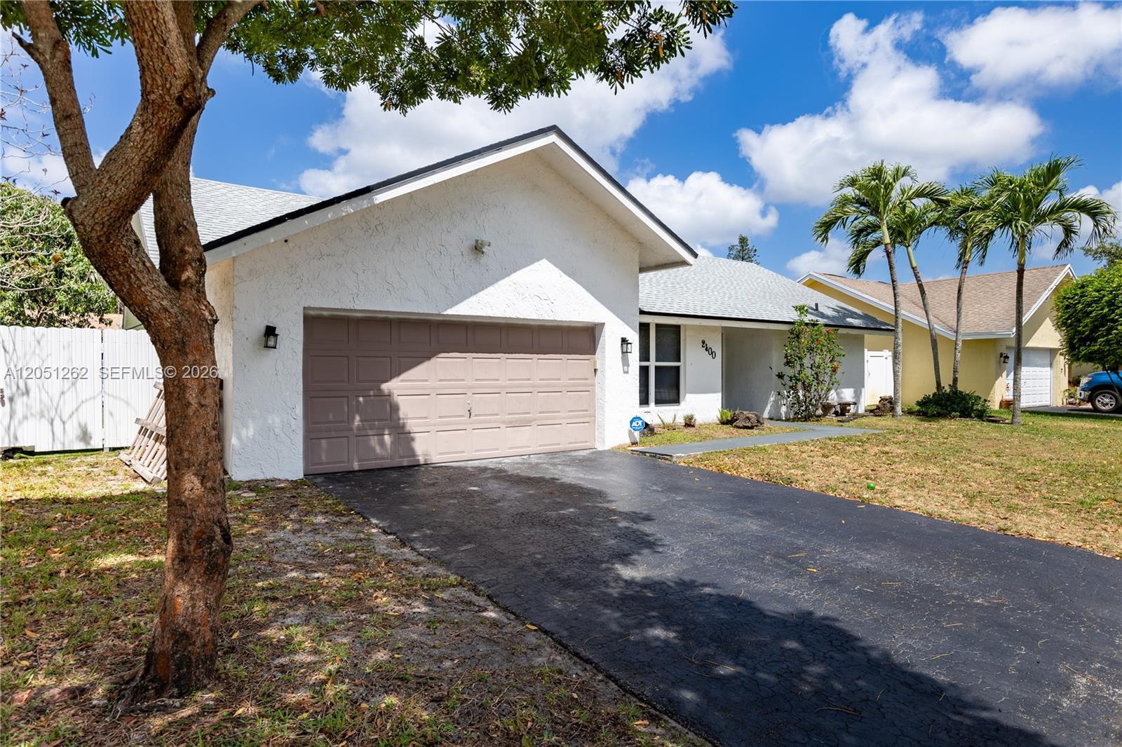 Listing photo 1 for 2400 NW 103rd Ave Unit#0, Pembroke Pines, FL, 33026