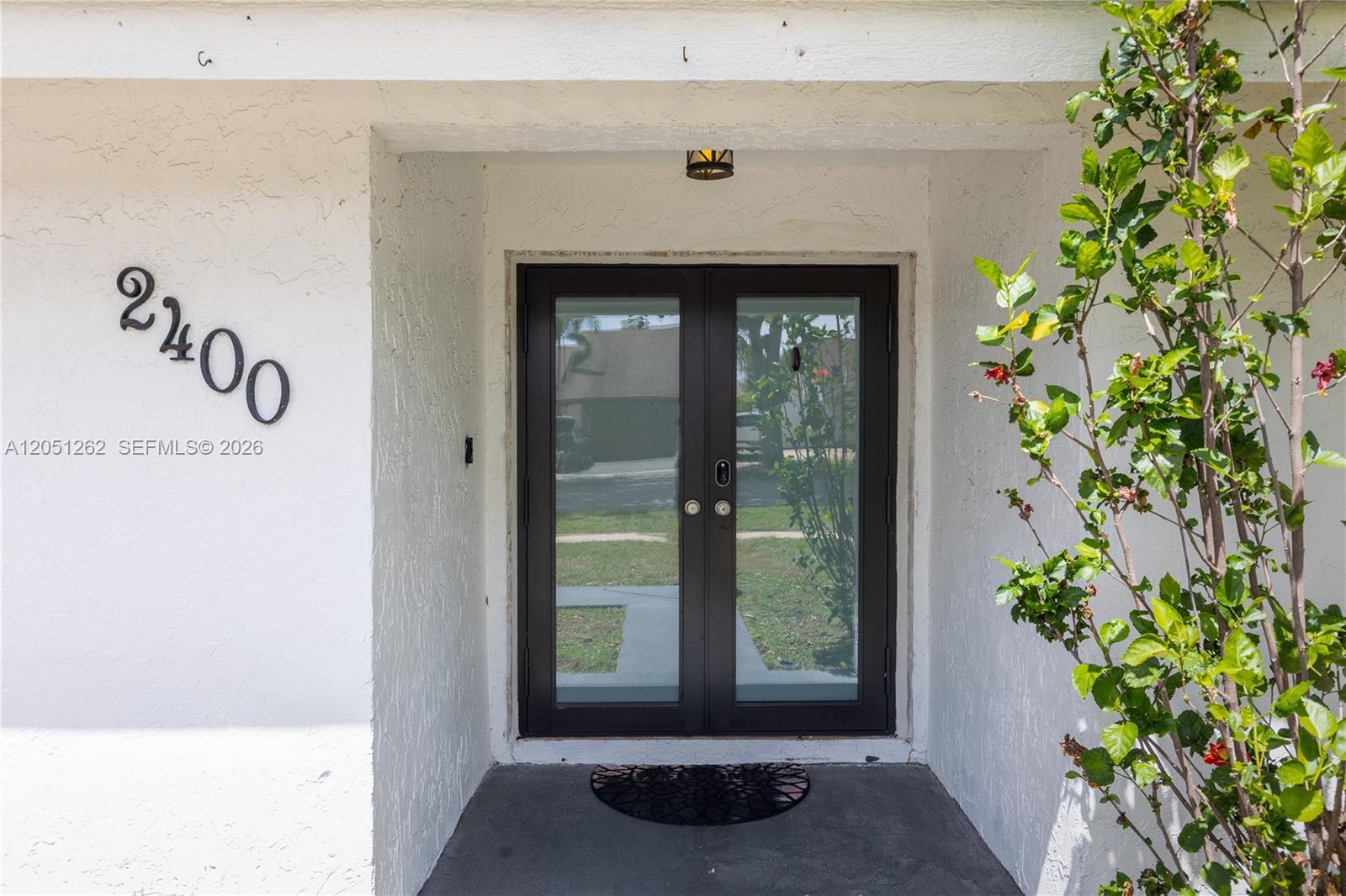 Listing photo 2 for 2400 NW 103rd Ave Unit#0, Pembroke Pines, FL, 33026