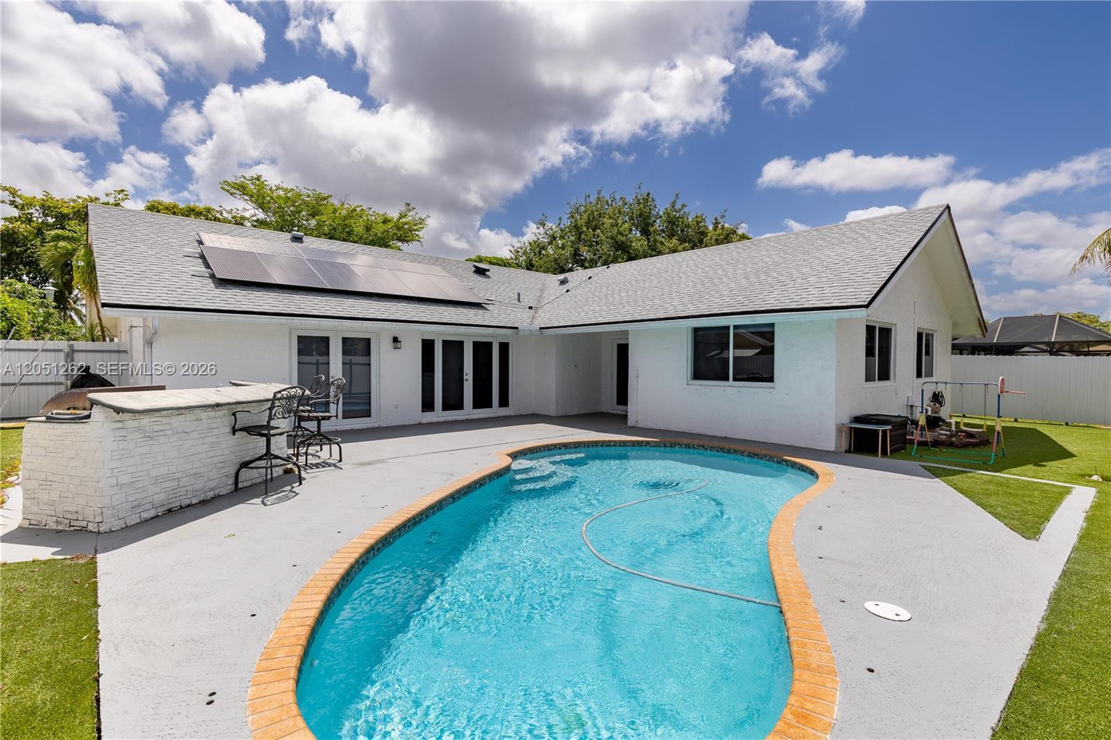 Listing photo 3 for 2400 NW 103rd Ave Unit#0, Pembroke Pines, FL, 33026