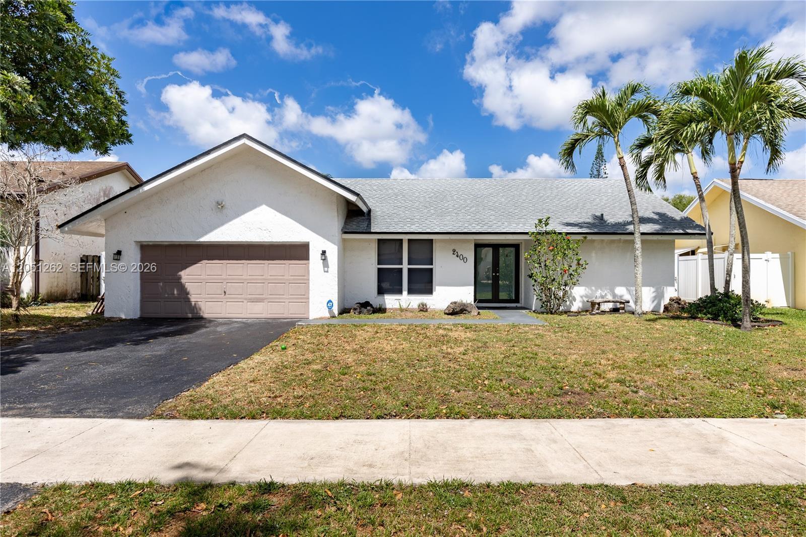 Listing photo 4 for 2400 NW 103rd Ave Unit#0, Pembroke Pines, FL, 33026