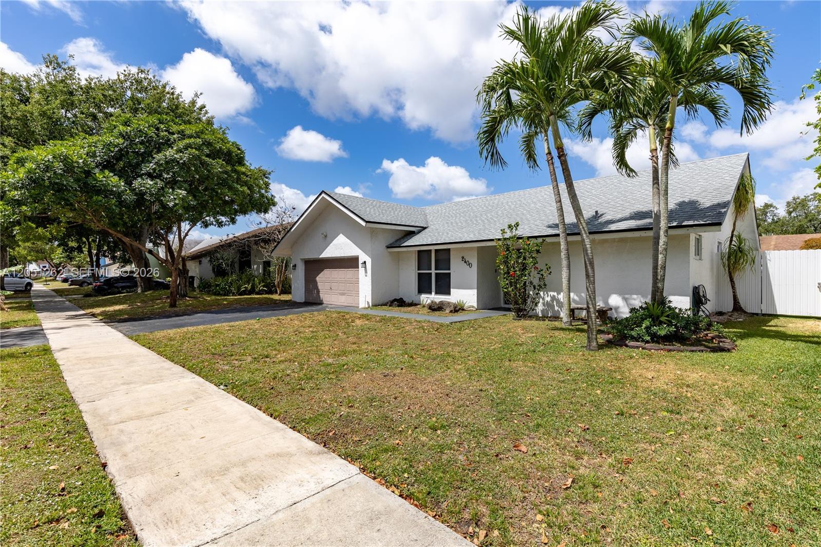 Listing photo 5 for 2400 NW 103rd Ave Unit#0, Pembroke Pines, FL, 33026