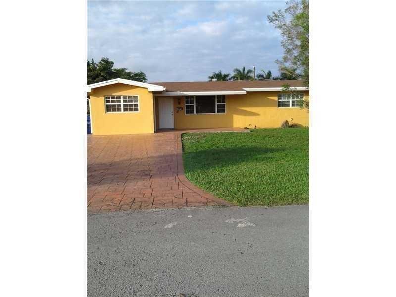 Listing photo 1 for 8841 NW 14th Street, Pembroke Pines, FL, 33024