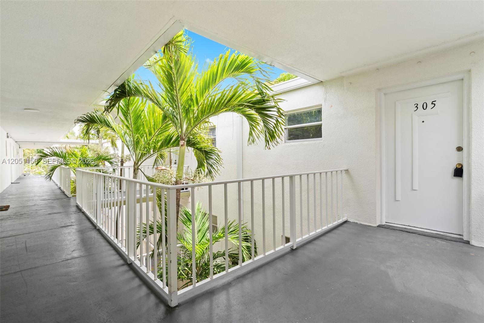 Listing photo 4 for 4215 N University Dr Unit#305, Sunrise, FL, 33351