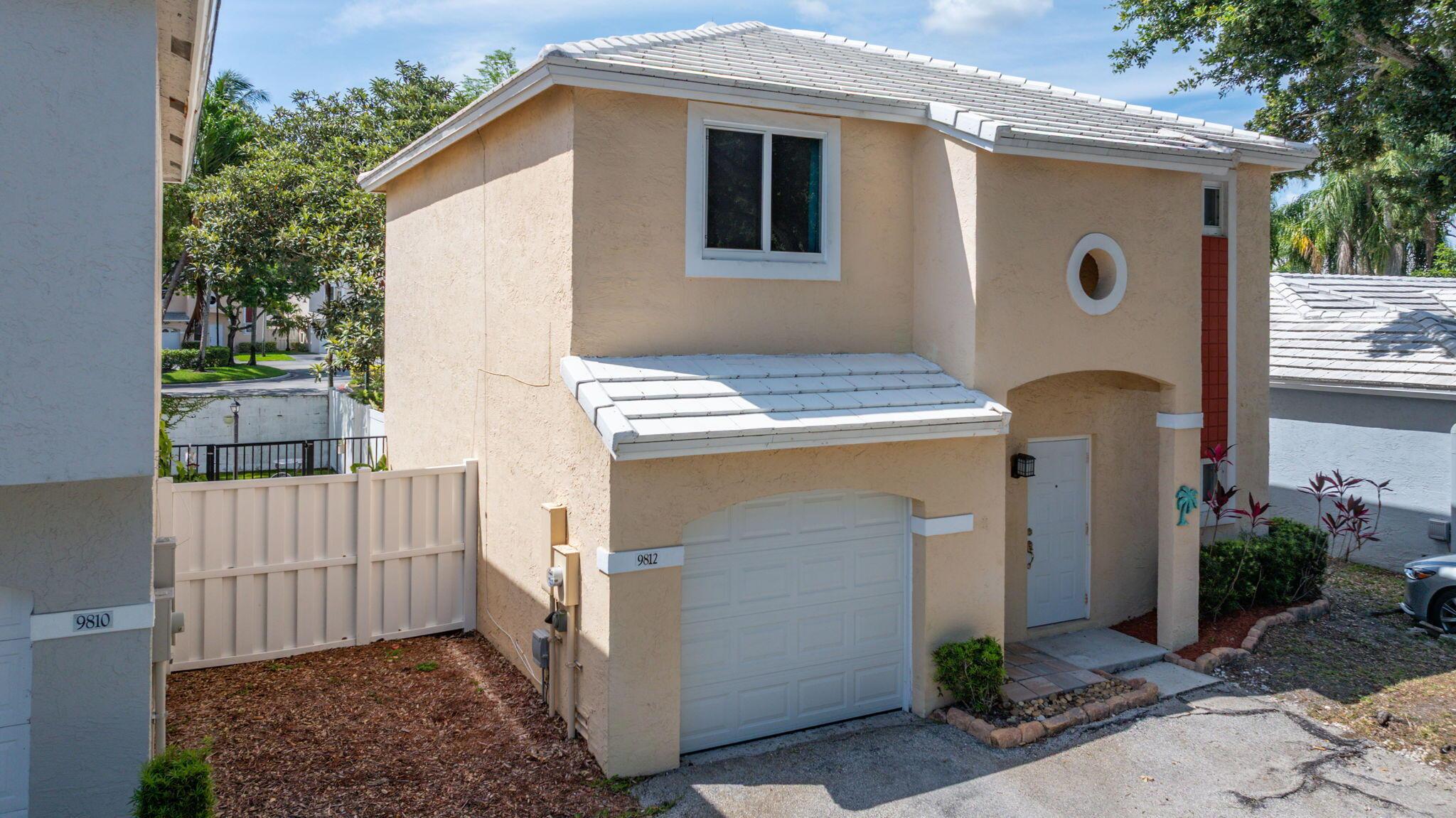 Listing photo 4 for 9812 NW 2nd Court, Plantation, FL, 33324