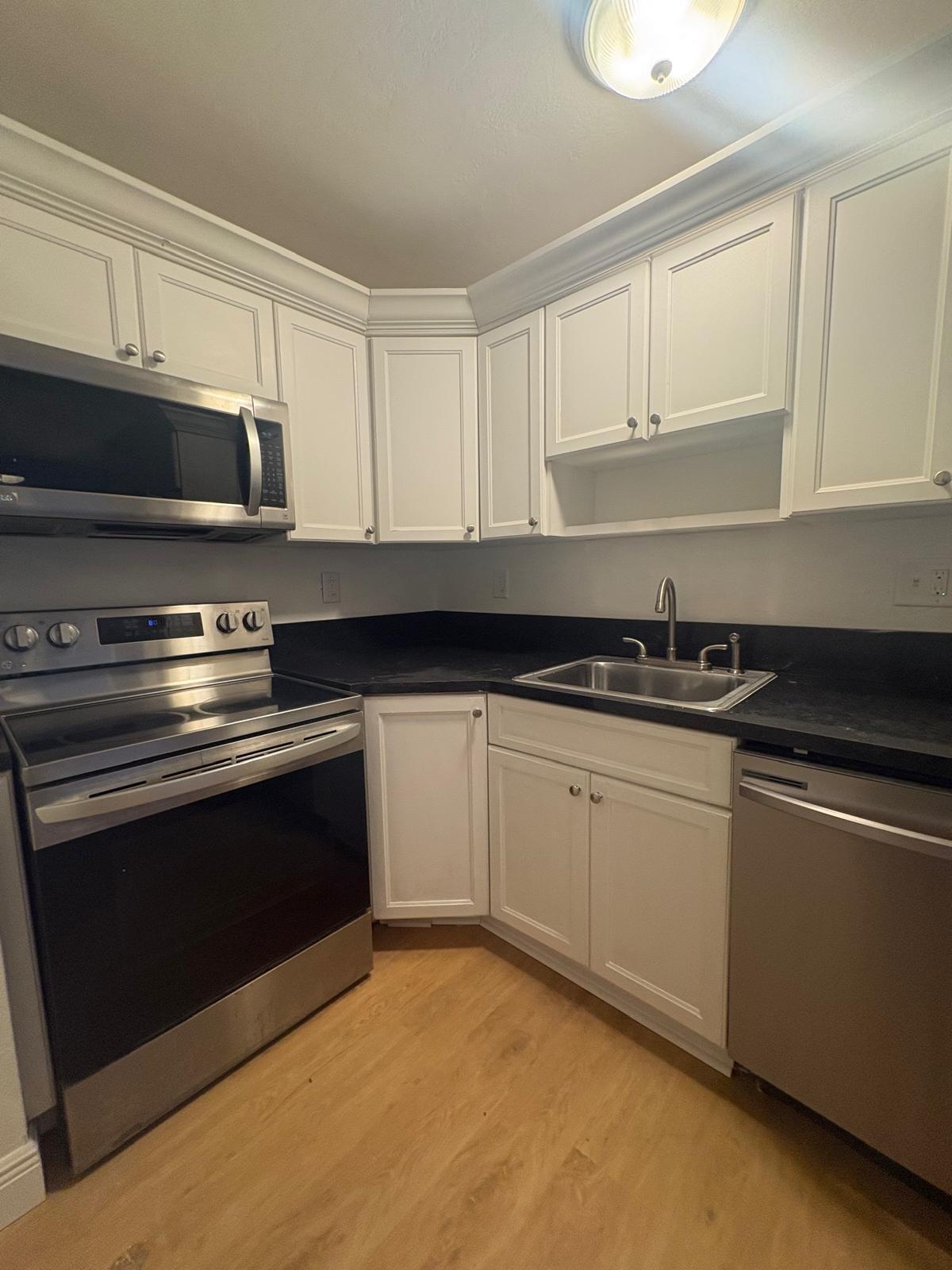 Listing photo 5 for 5861 NW 16th Place Unit#312, Sunrise, FL, 33313