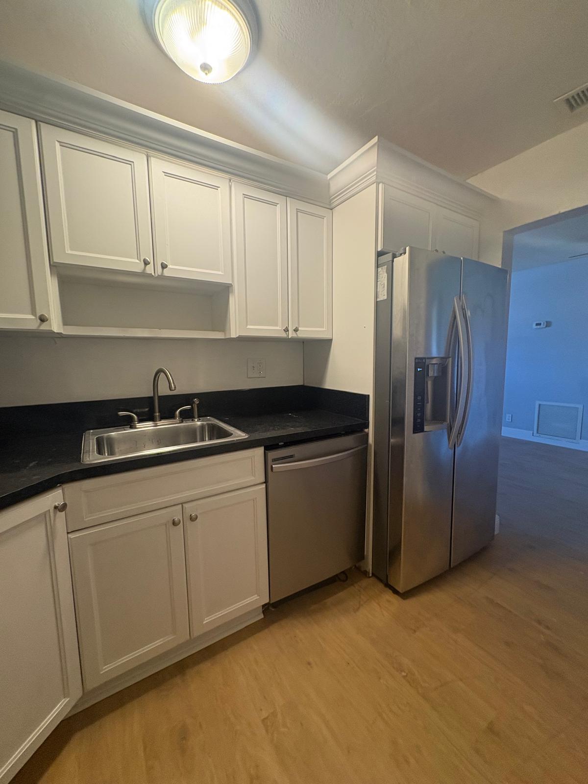 Listing photo 6 for 5861 NW 16th Place Unit#312, Sunrise, FL, 33313