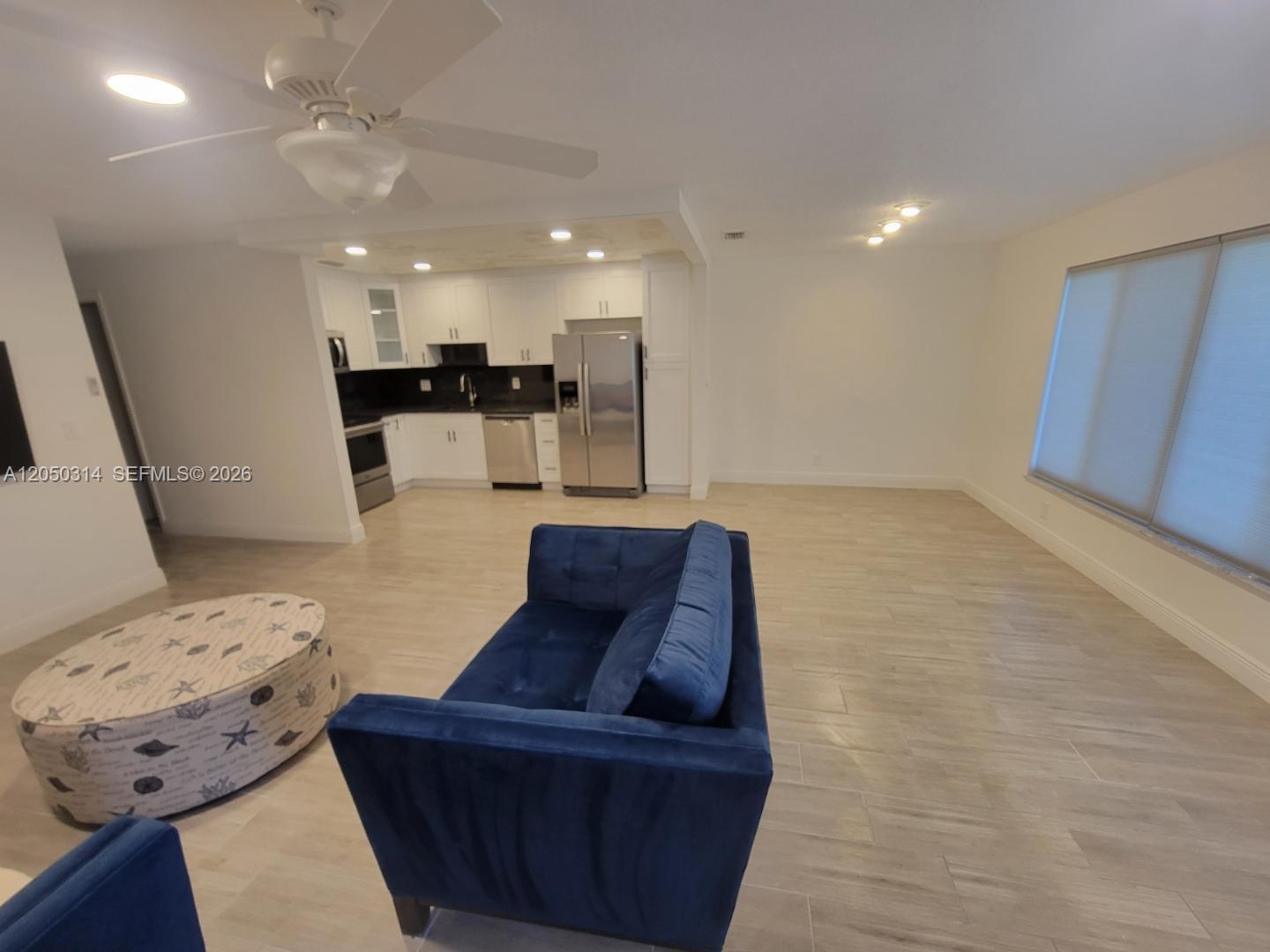Listing photo 1 for 1009 NW 88th Ave Unit#B87, Plantation, FL, 33322