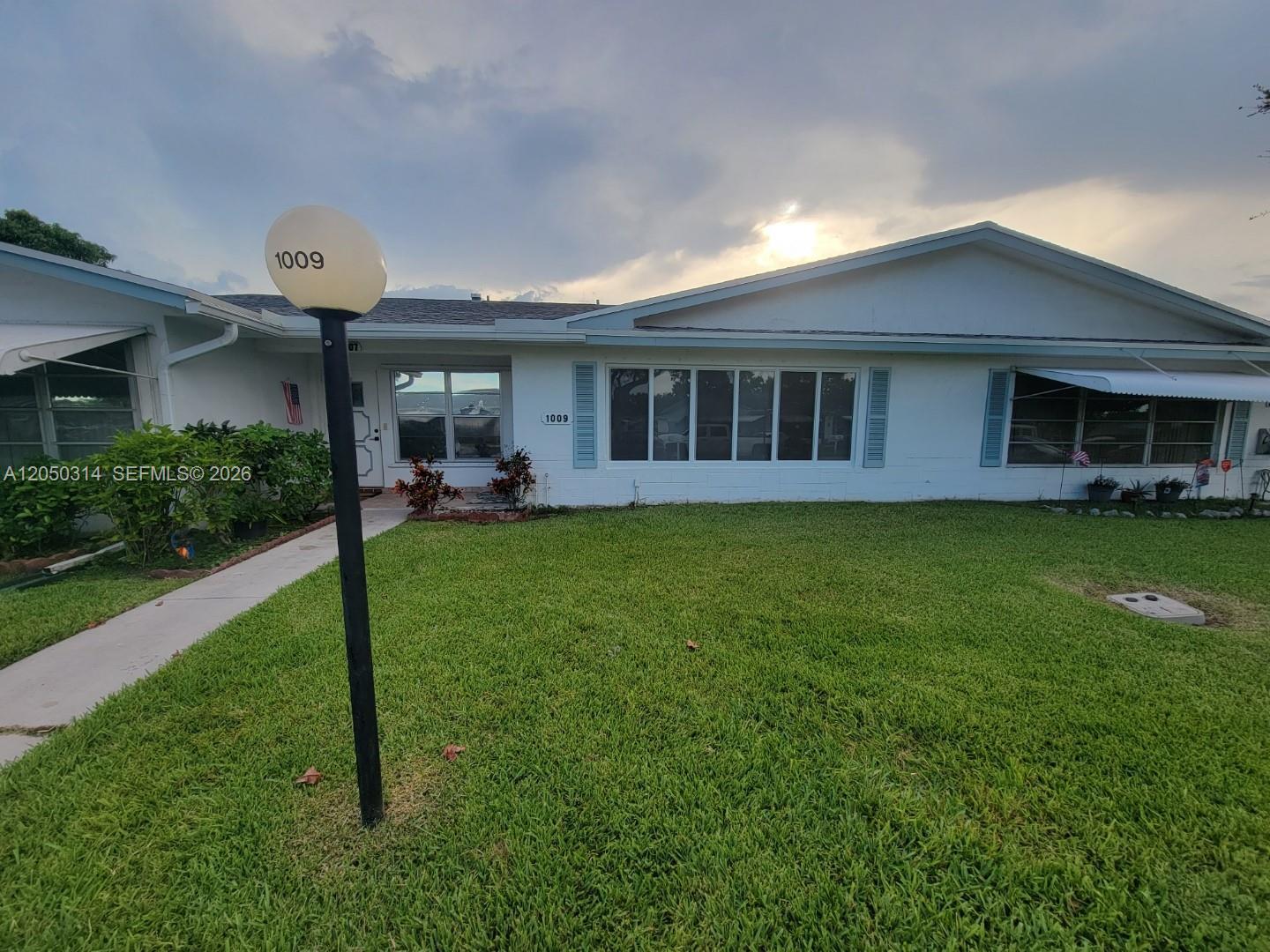 Listing photo 3 for 1009 NW 88th Ave Unit#B87, Plantation, FL, 33322
