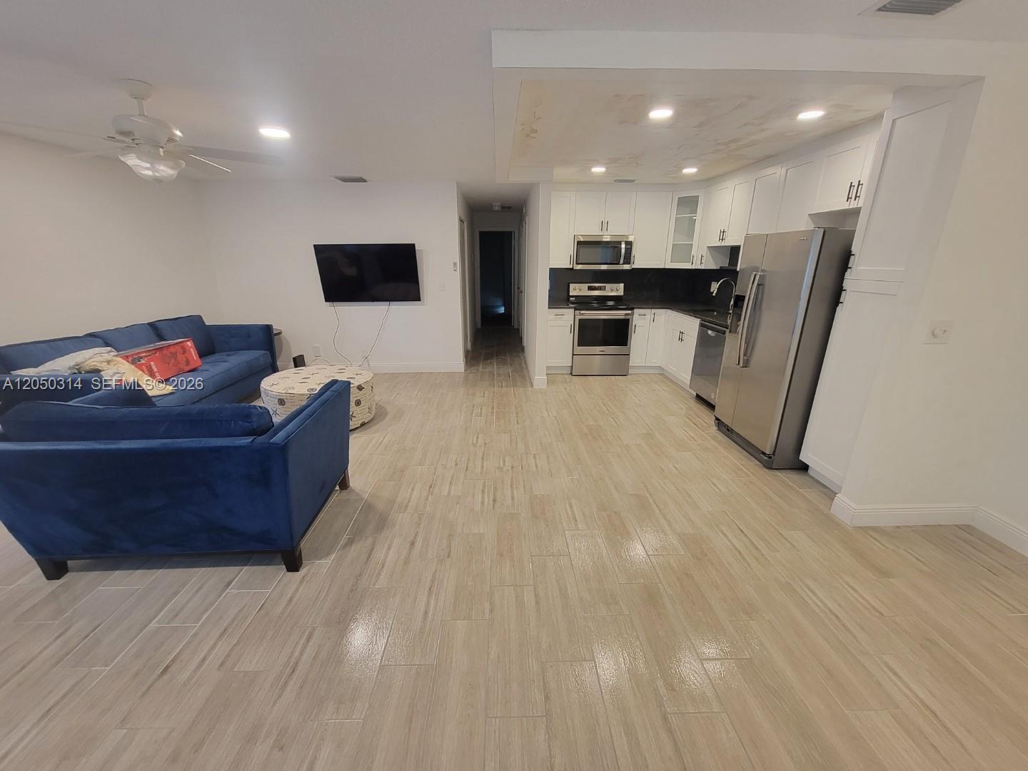 Listing photo 5 for 1009 NW 88th Ave Unit#B87, Plantation, FL, 33322