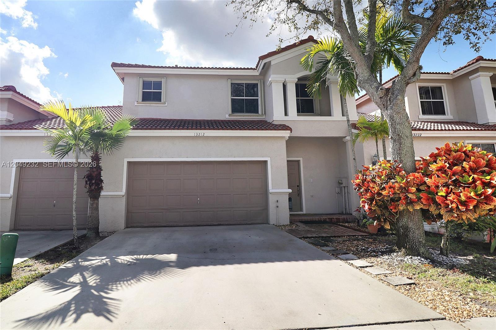 Listing photo 4 for 13212 NW 8th St Unit#13212, Pembroke Pines, FL, 33028