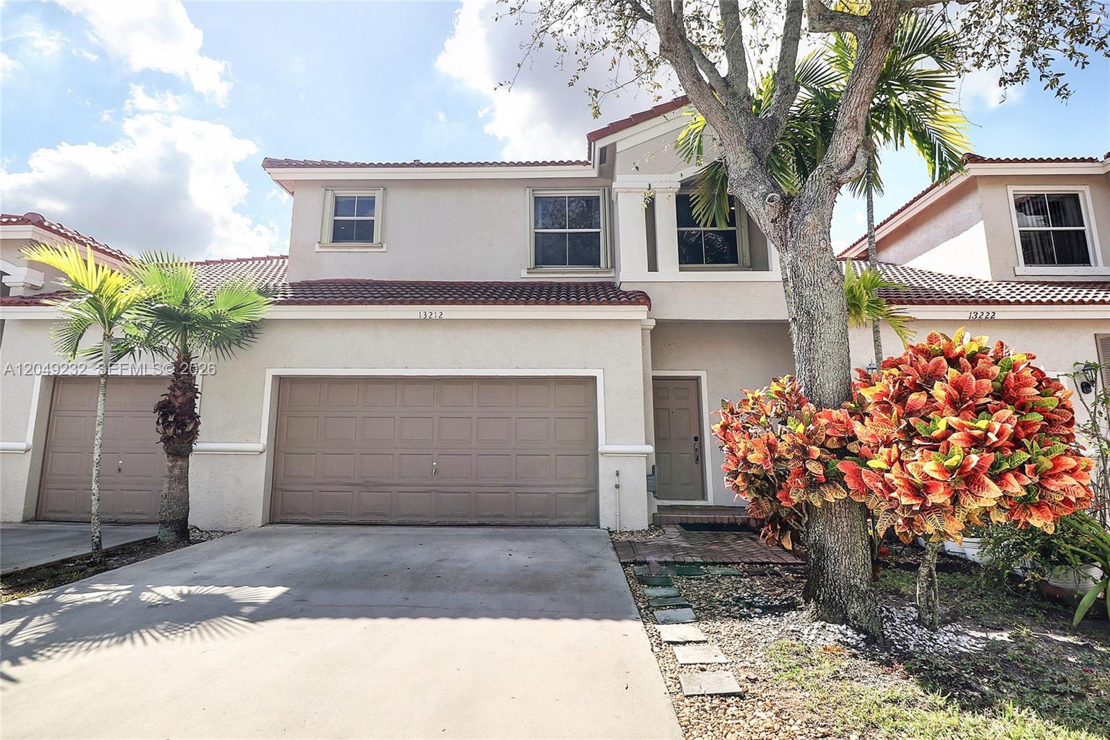 Listing photo 5 for 13212 NW 8th St Unit#13212, Pembroke Pines, FL, 33028