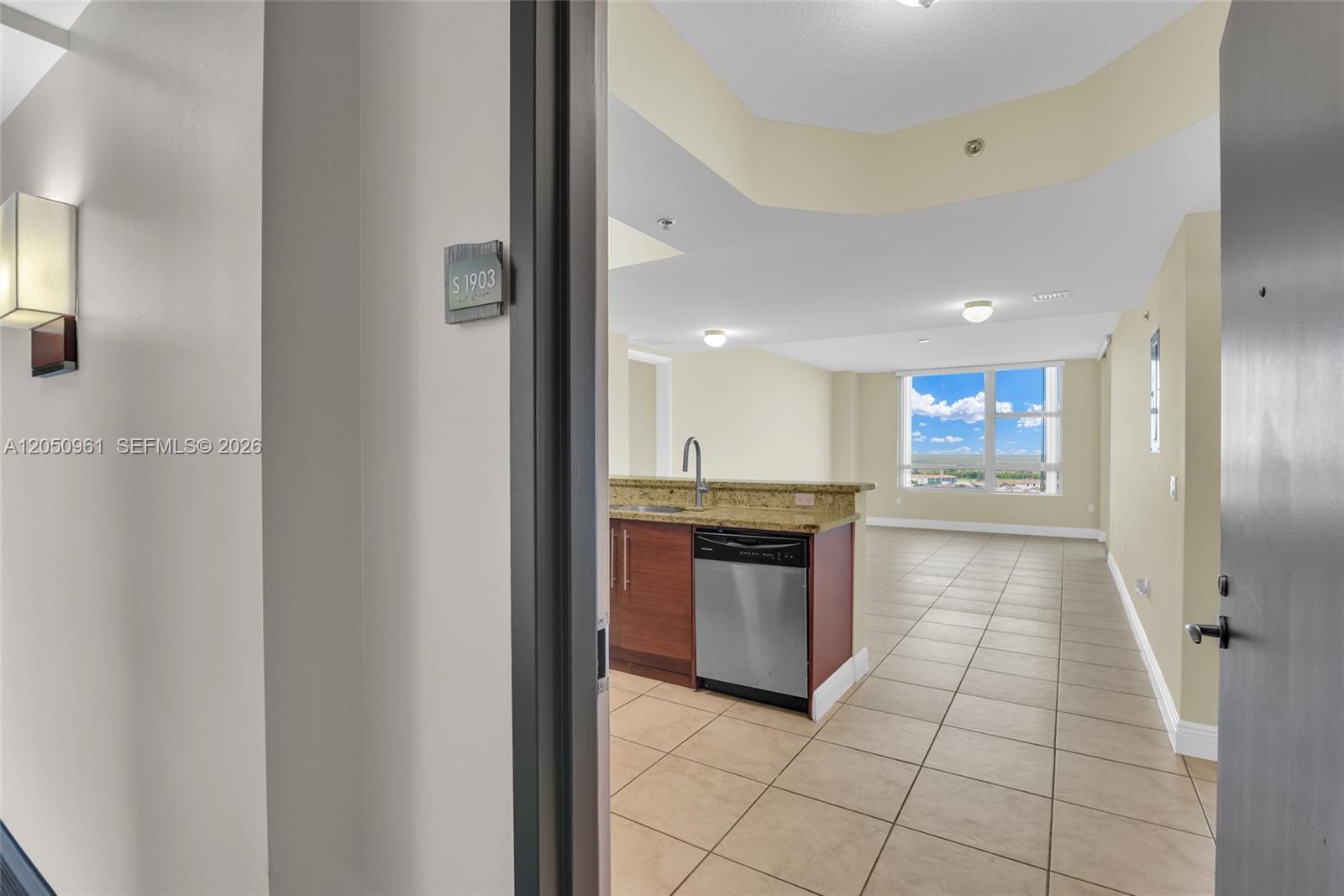 Listing photo 1 for 2681 N Flamingo Rd Unit#1903S, Sunrise, FL, 33323