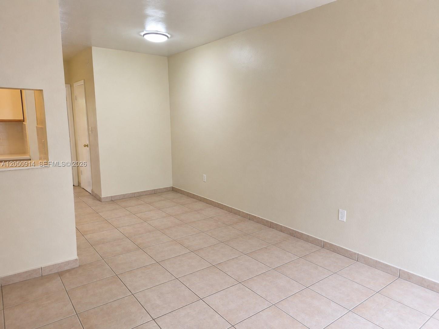 Listing photo 1 for 2917 Plunkett St Unit#17C, Hollywood, FL, 33020