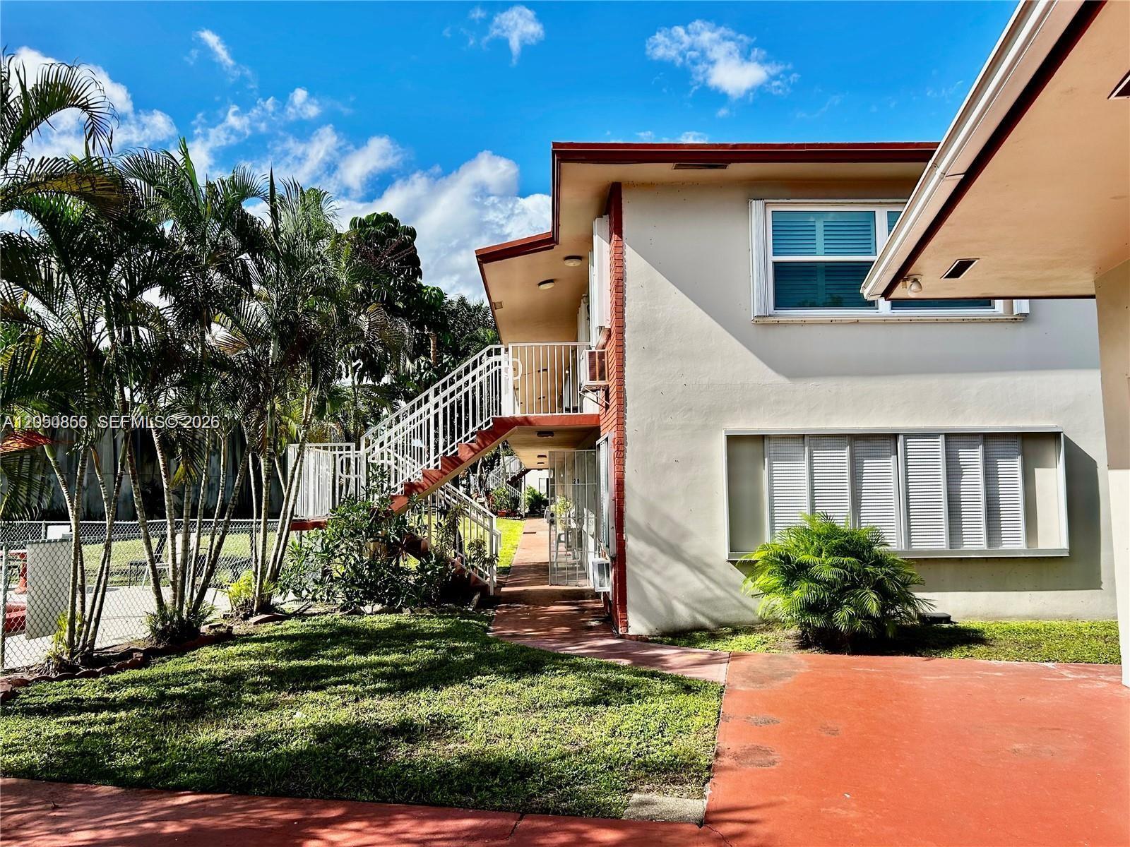 Listing photo 3 for 2918 Funston Unit#34B, Hollywood, FL, 33020