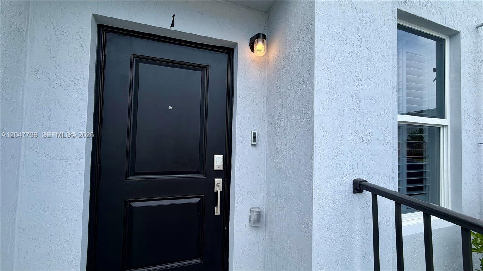 Listing photo 4 for 15601 SW 280 Unit#1, Miami, FL, 33032