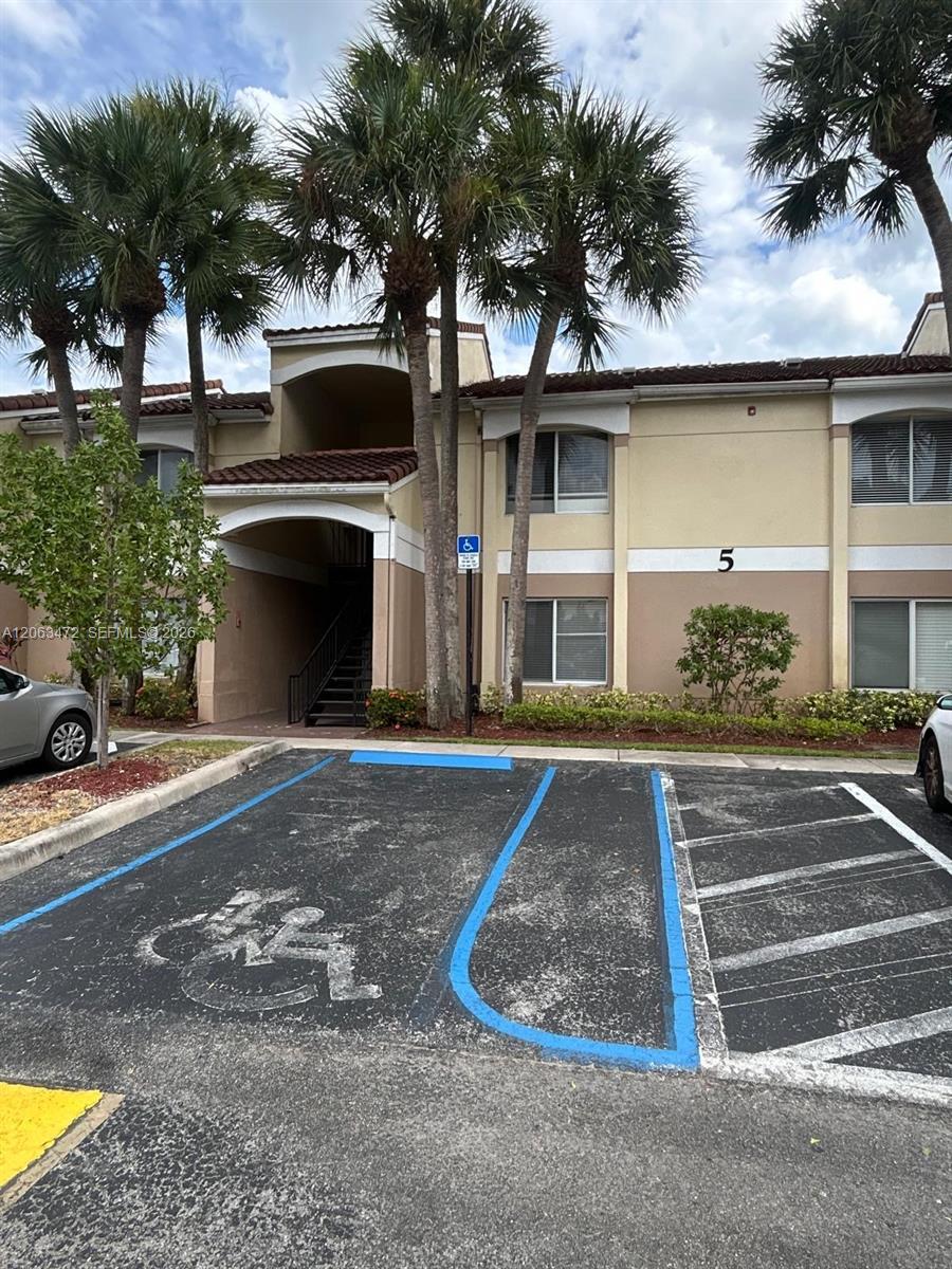 Listing photo 1 for 815 W Boynton Beach Blvd Unit#5-103, Boynton Beach, FL, 33426