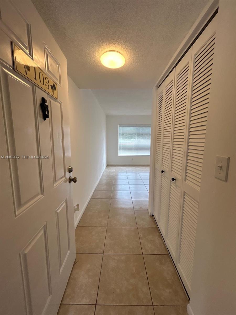 Listing photo 3 for 815 W Boynton Beach Blvd Unit#5-103, Boynton Beach, FL, 33426