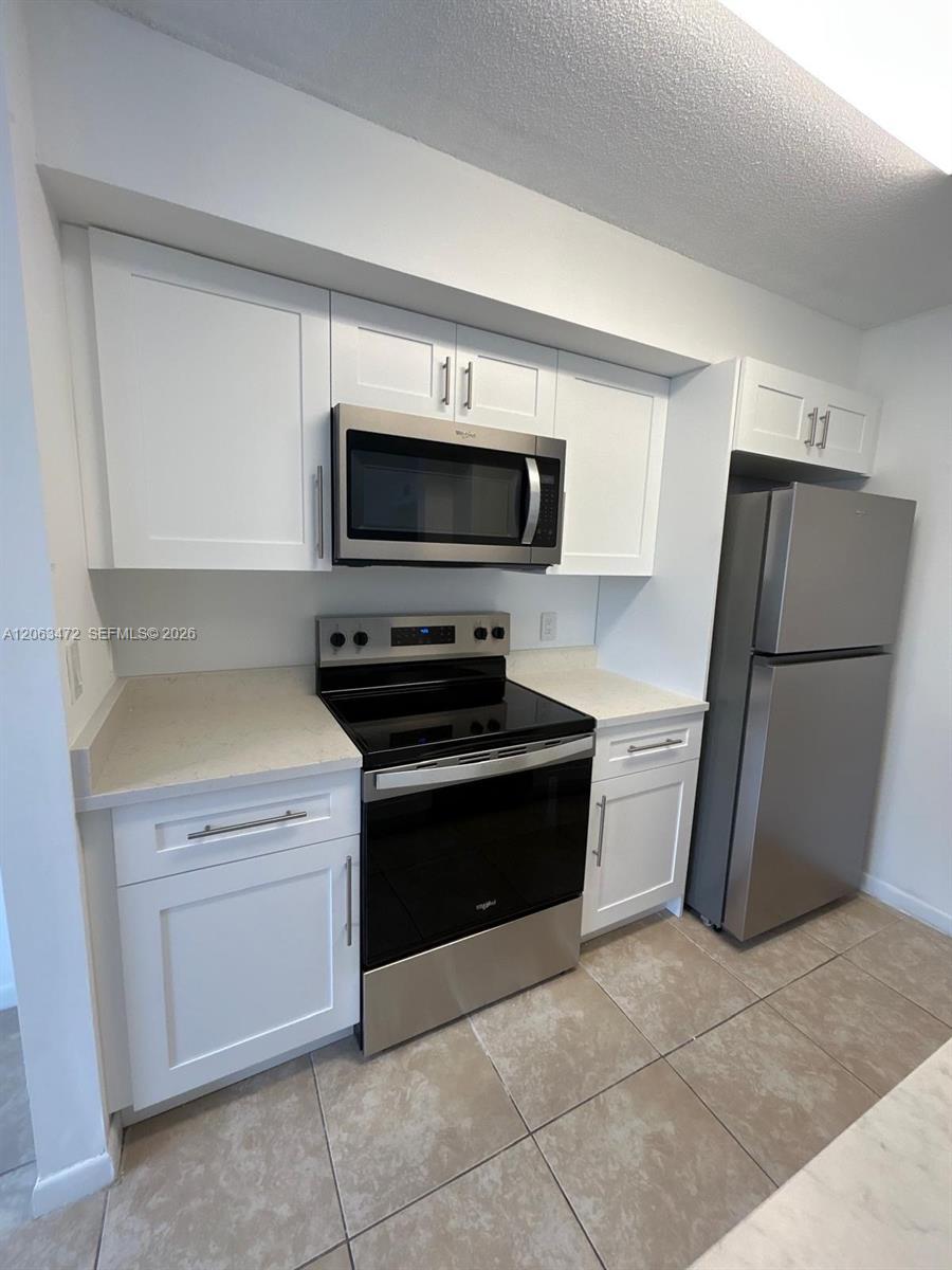 Listing photo 6 for 815 W Boynton Beach Blvd Unit#5-103, Boynton Beach, FL, 33426