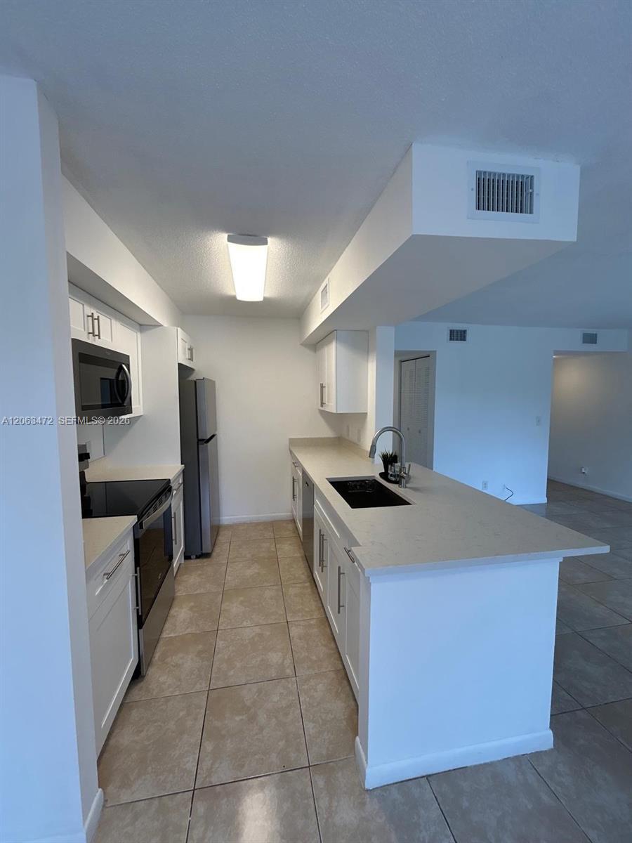 Listing photo 8 for 815 W Boynton Beach Blvd Unit#5-103, Boynton Beach, FL, 33426