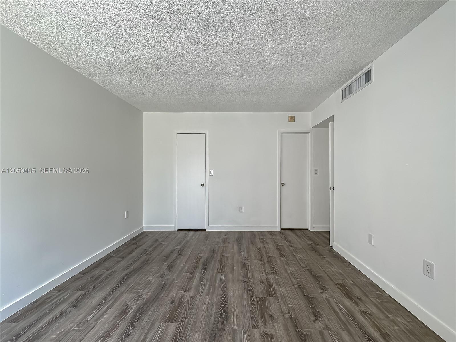 Listing photo 11 for 17570 Atlantic Blvd Unit#210, Sunny Isles Beach, FL, 33160