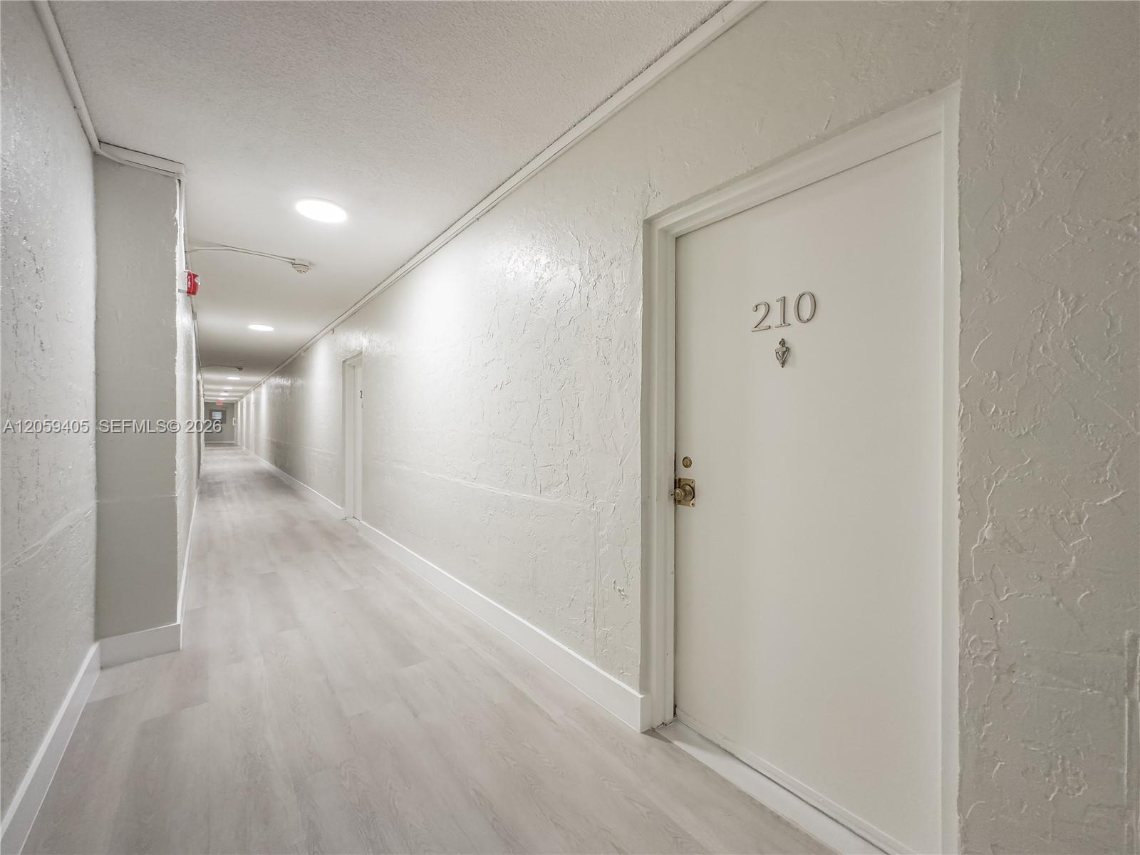 Listing photo 3 for 17570 Atlantic Blvd Unit#210, Sunny Isles Beach, FL, 33160