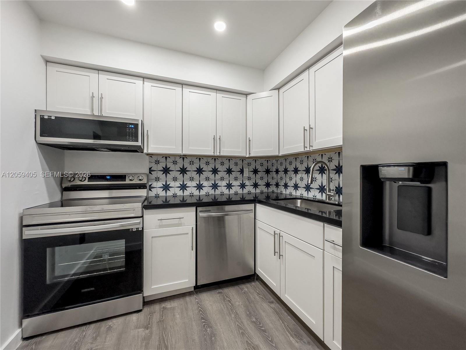 Listing photo 5 for 17570 Atlantic Blvd Unit#210, Sunny Isles Beach, FL, 33160
