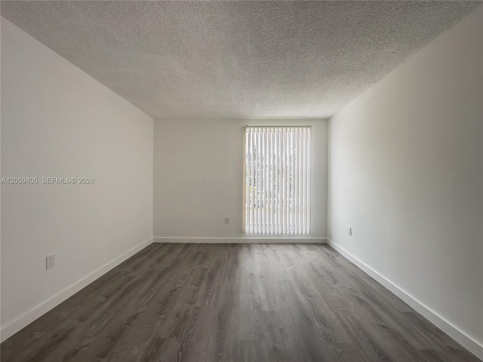 Listing photo 10 for 17570 Atlantic Blvd Unit#210, Sunny Isles Beach, FL, 33160
