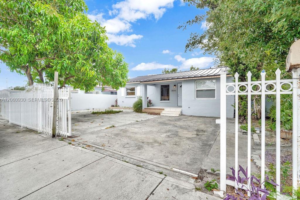 Listing photo 1 for 3010 NW 95th Ter Unit#C, Miami, FL, 33147