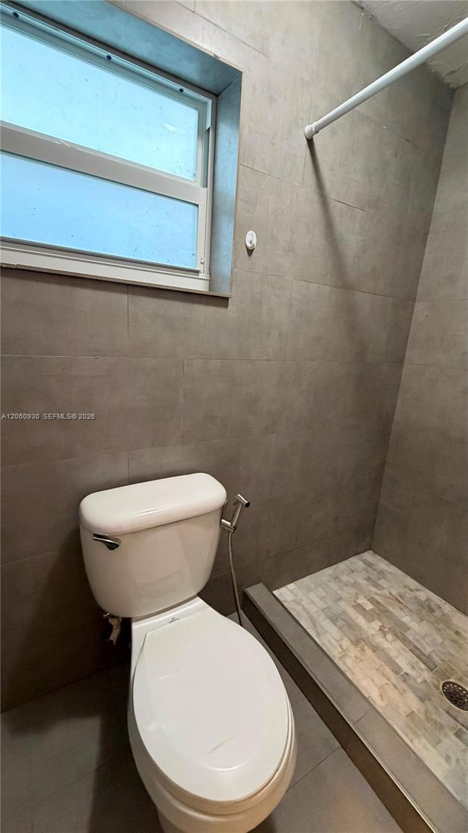 Listing photo 6 for 3010 NW 95th Ter Unit#C, Miami, FL, 33147