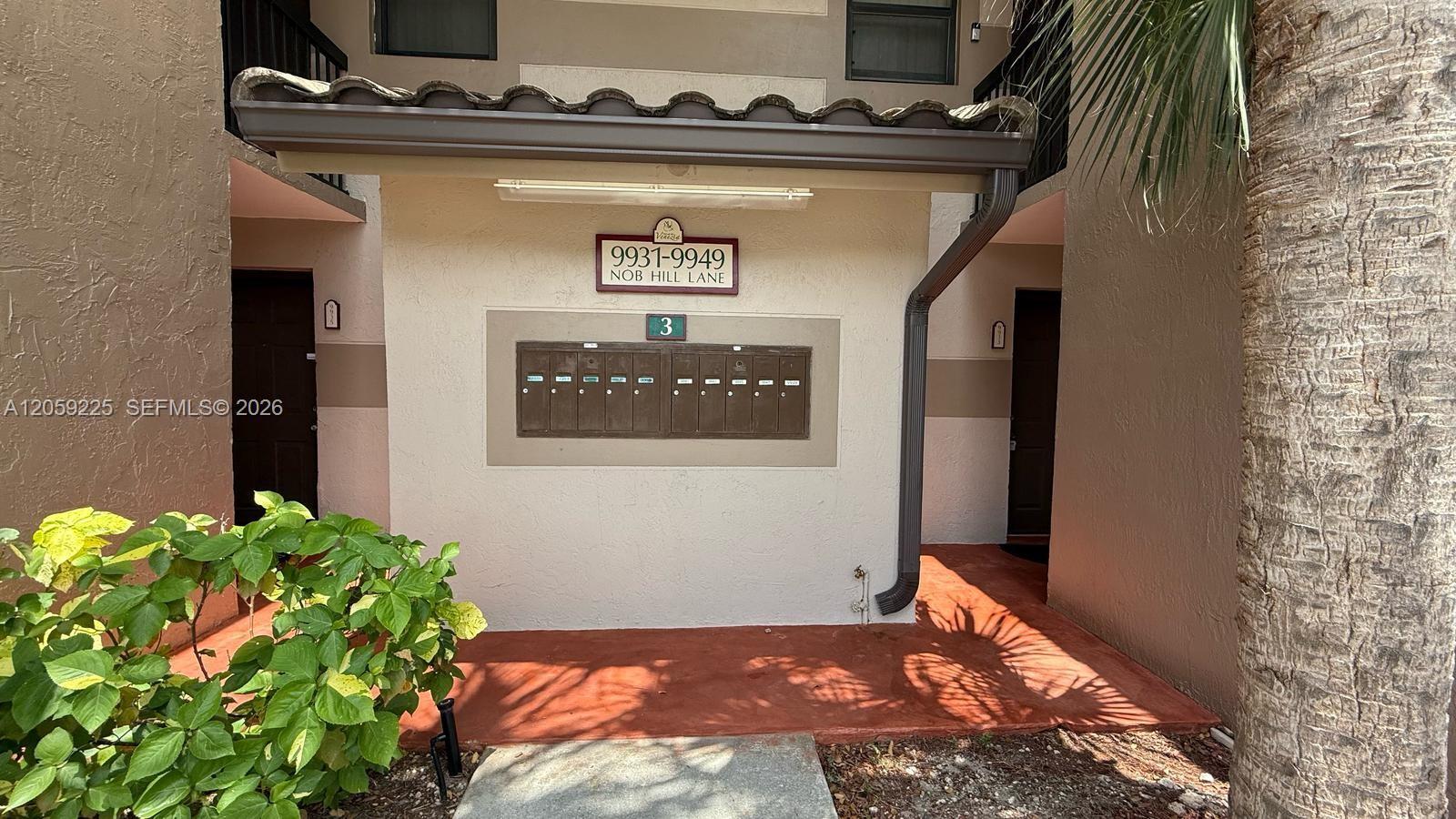 Listing photo 1 for 9933 Nob Hill Ln Unit#9933, Sunrise, FL, 33351