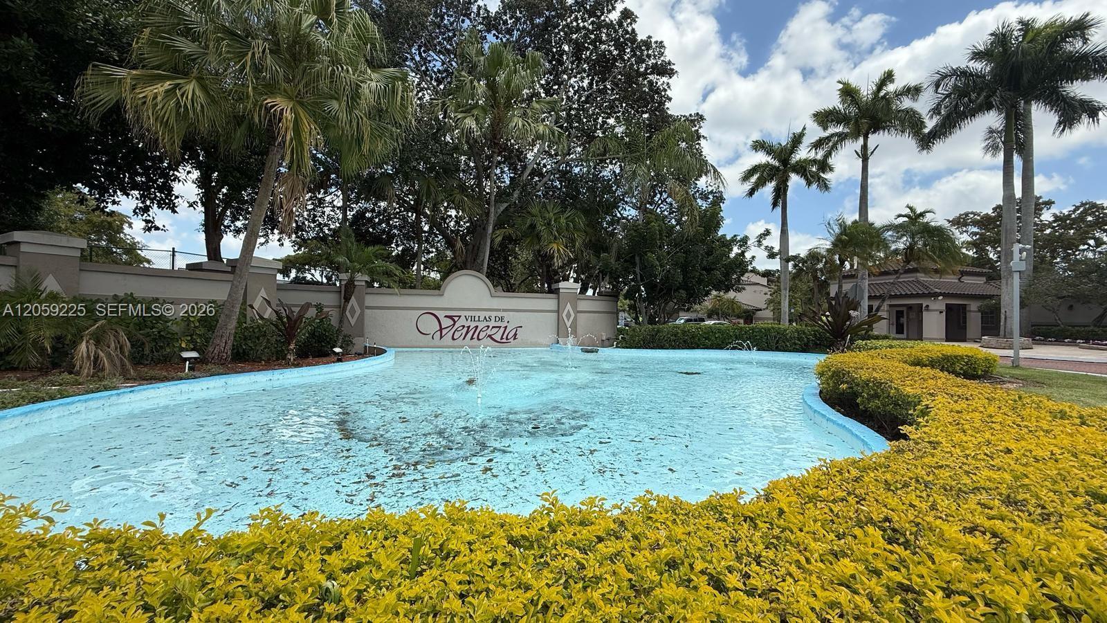 Listing photo 3 for 9933 Nob Hill Ln Unit#9933, Sunrise, FL, 33351