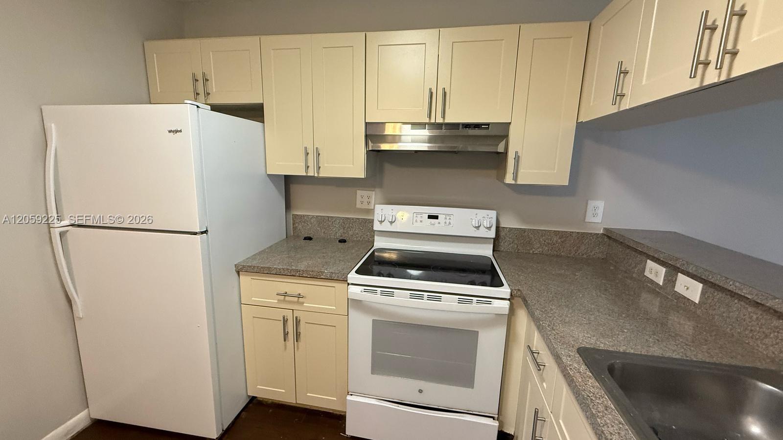 Listing photo 8 for 9933 Nob Hill Ln Unit#9933, Sunrise, FL, 33351